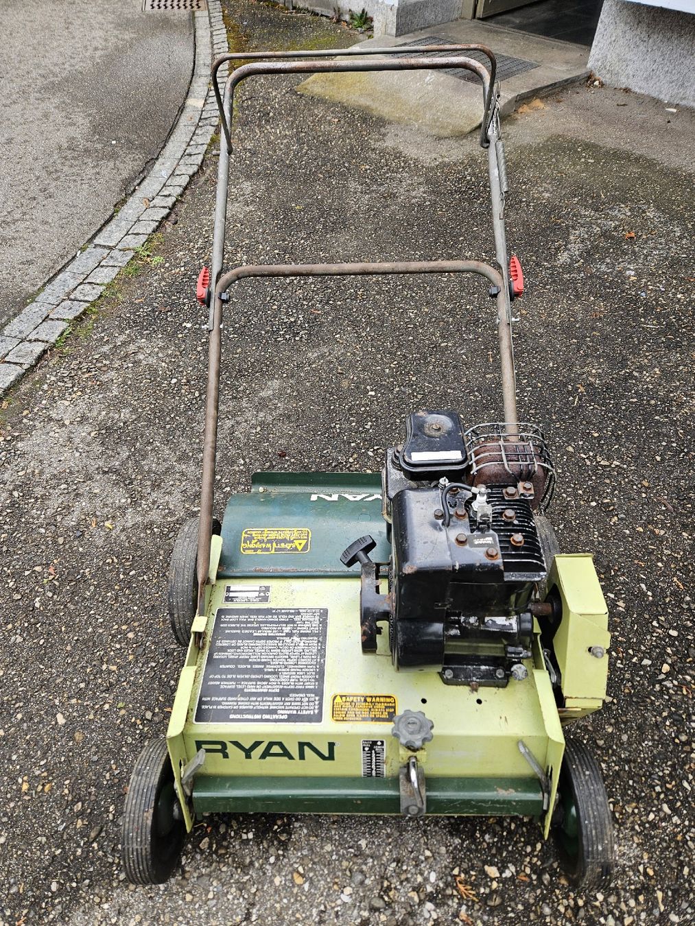 Attrezzi per la lavorazione del suolo: Ryan Rasenlüfter / Vertikutierer Briggs&Stratton 5 PS – Usato da Oberburg venduto da znas 5