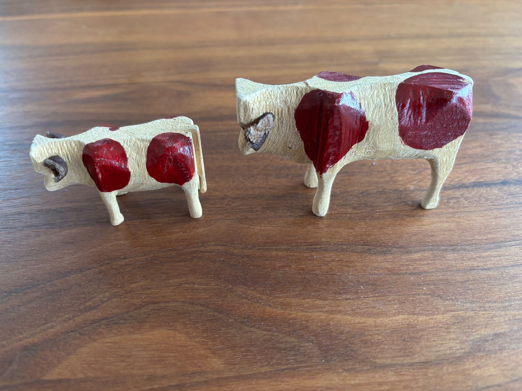 Figuren: Antike Holzkühe – Gebraucht aus Volketswil von PHTLS 1