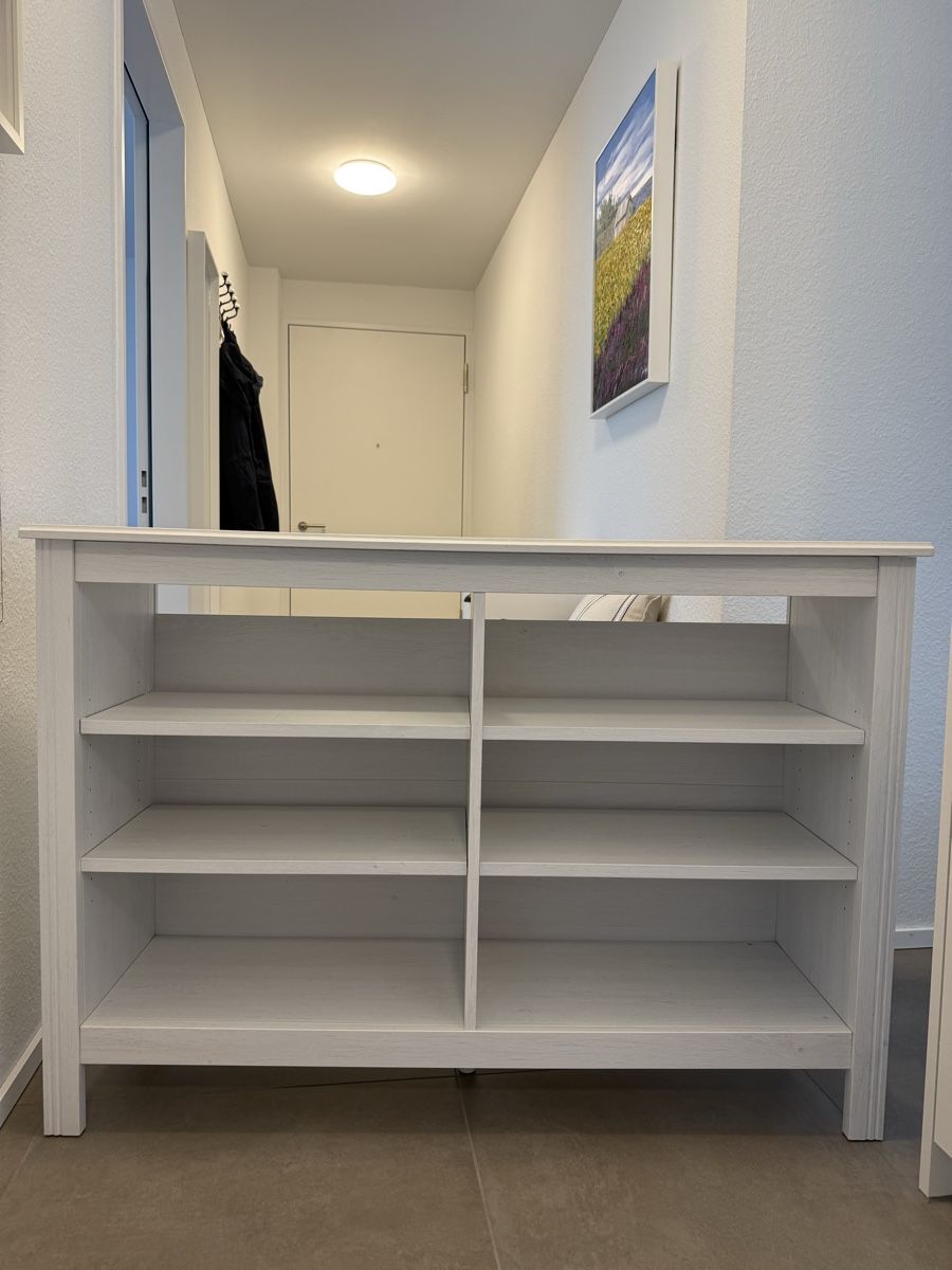 Ikea Scaffali: Ikea TV bench, shelving unit, bookcase - perfect condition – Usato da Binningen venduto da eli_9psr 1