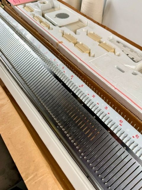 Macchine da cucire: Strickmaschine SilverReed SR-155 Doppelbettergänzung – Usato da Plons venduto da Zimpfer 3