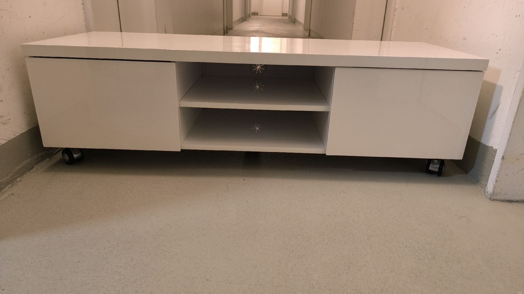 Meubles TV: TV-Möbel weiss mit Schublade und Fächern – D'occasion à Nürensdorf par mei_k22z 2