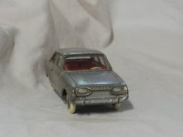 DINKY TOYS  559  FORD TAUNUS   LEICHT BESPIELT