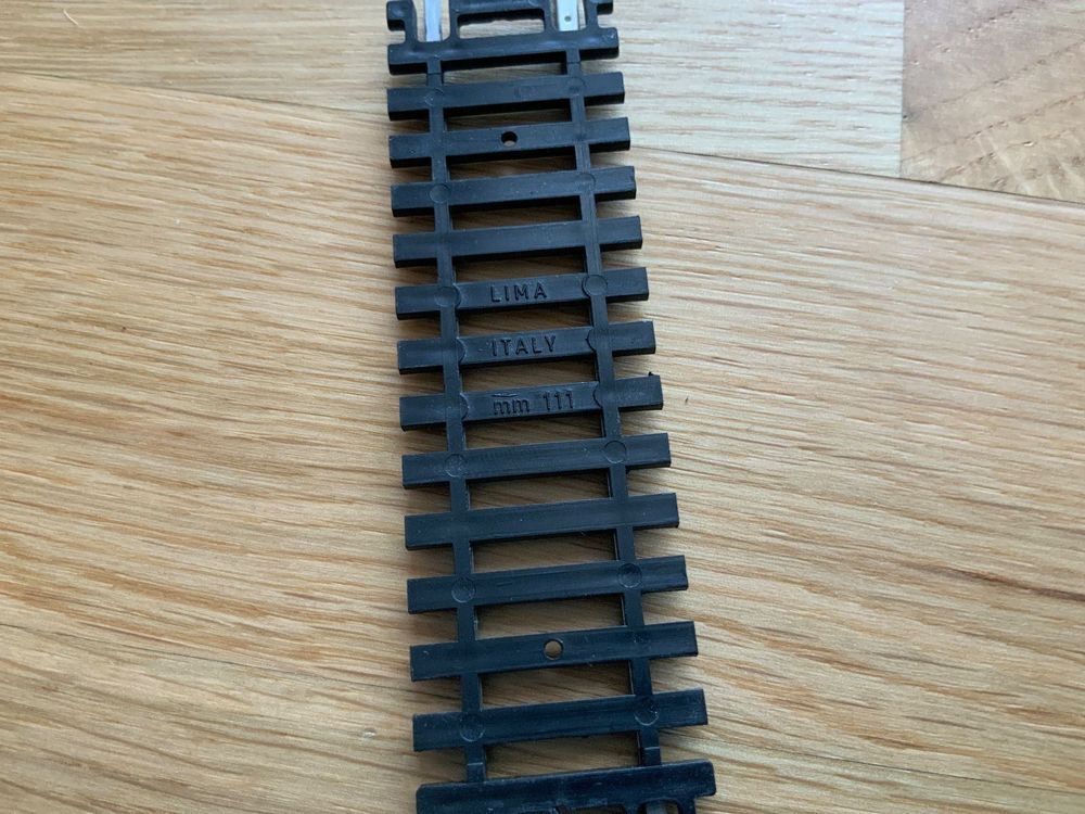 Lima Modellini di ferrovie: Lima Art. 403021 gerader Gleis L=ca.111 mm – Nuovo (secondo la descrizione) da Düdingen venduto da theschiavis