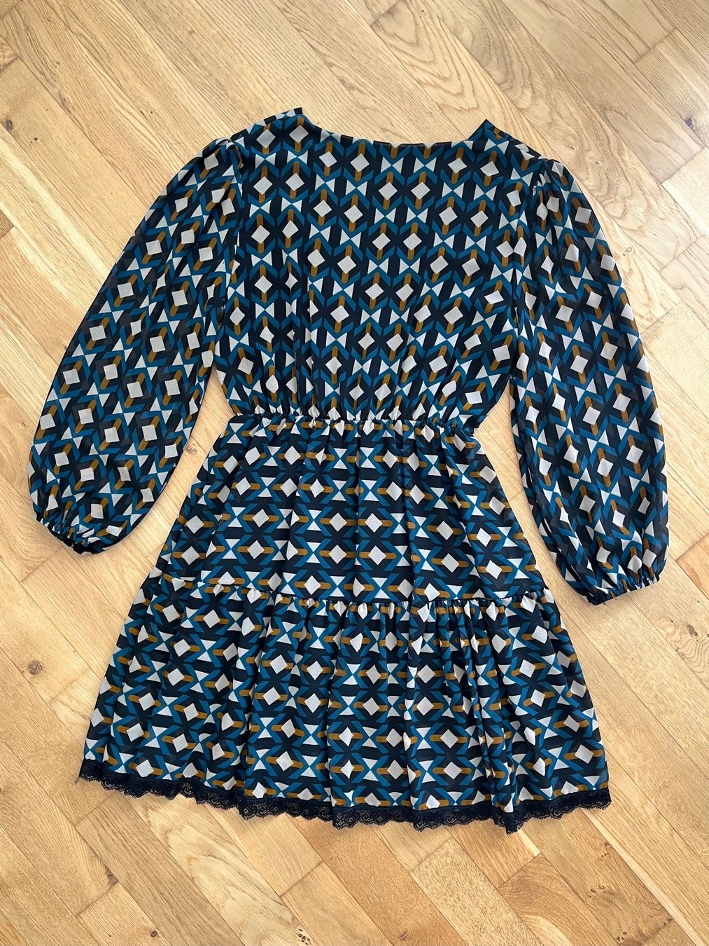 Kleider: Kleid Grösse S – Gebraucht aus Glis von lou.fr 1