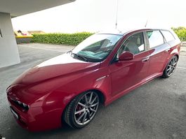 Alfa Romeo 159 Sportwagon 2.4 JTDm TI in rot
