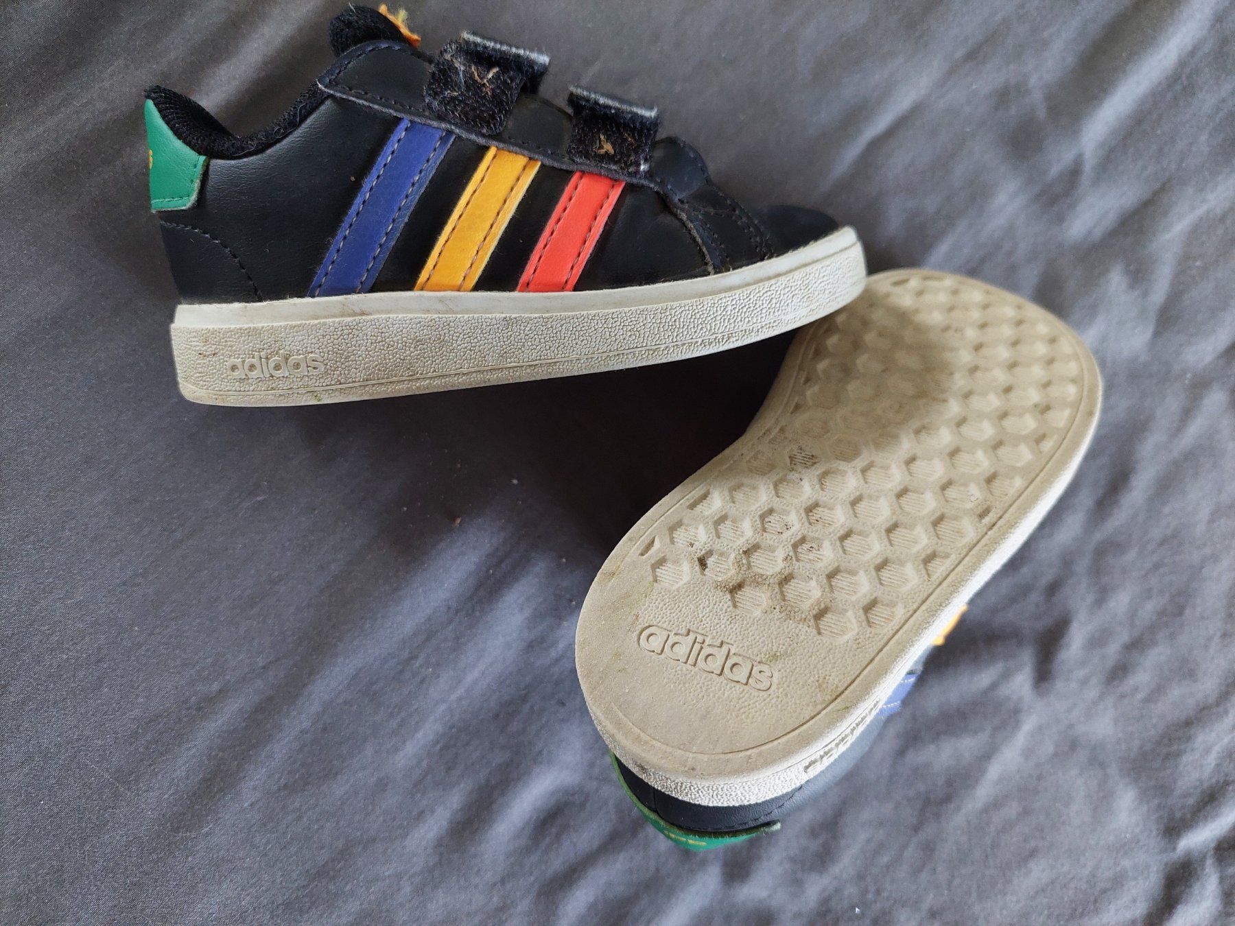 Adidas Scarpe per ragazzi: ADIDAS TURNSCHUHE GR. 22 – Usato da Münchenstein venduto da Strupfi 2