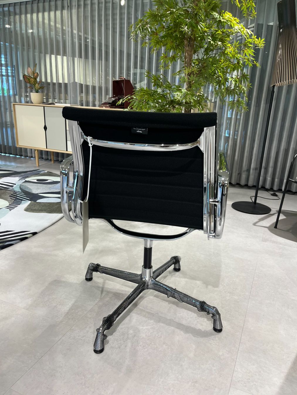 Vitra Stühle: NEU - Vitra Aluminium Chair EA 108 – Neu (gemäss Beschreibung) aus Gossau SG von PSAG9200 3