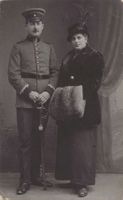 WKI: Offizier mit Säbel und seine Ehefrau, gelaufen 1916