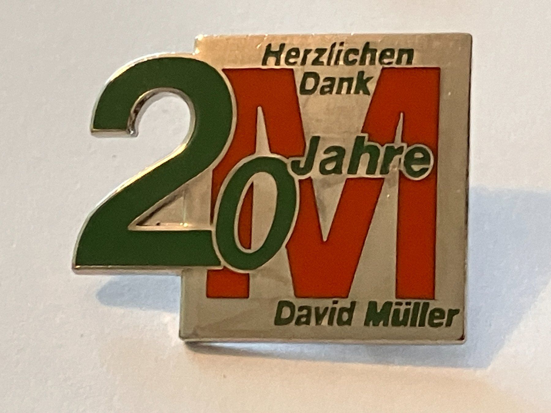Placchette & Badge: 1 Pin David Müller 20 Jahre – Usato da Basel venduto da djwwpp