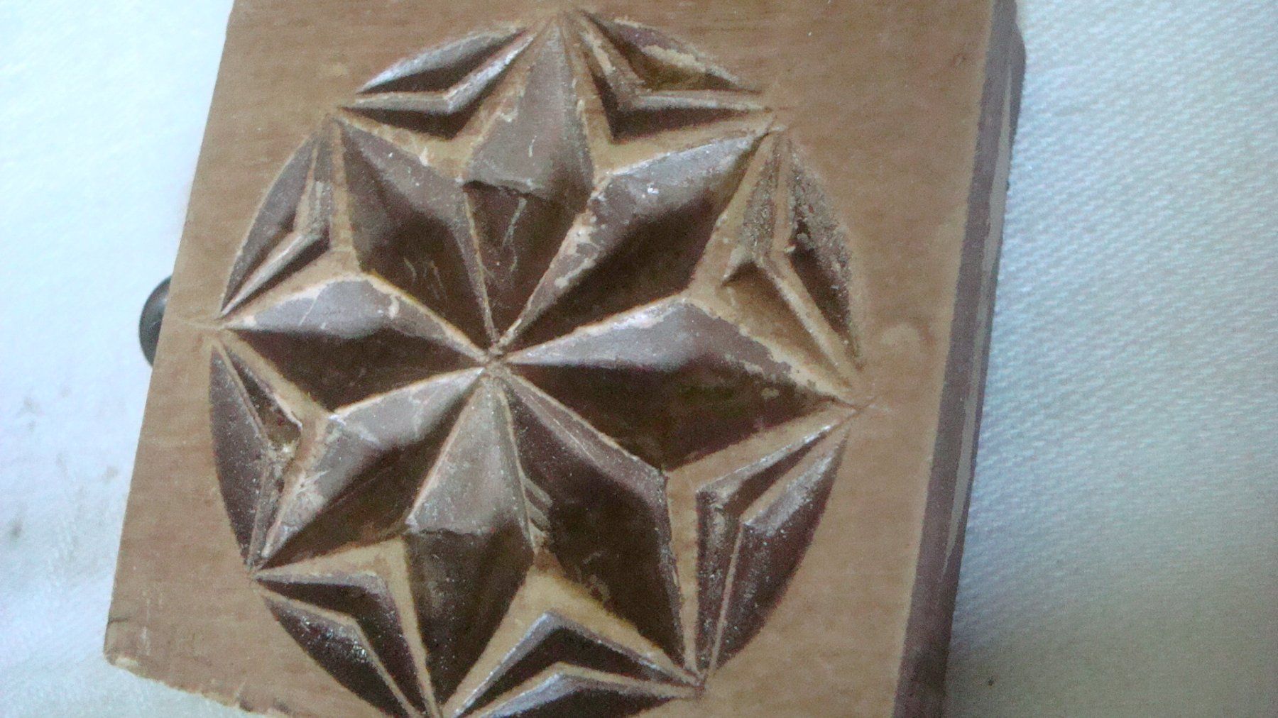 Teglie da forno: Änismodel Stern 5 x 5 cm Kunstharz – Usato da Münchenstein venduto da Pesci6 1