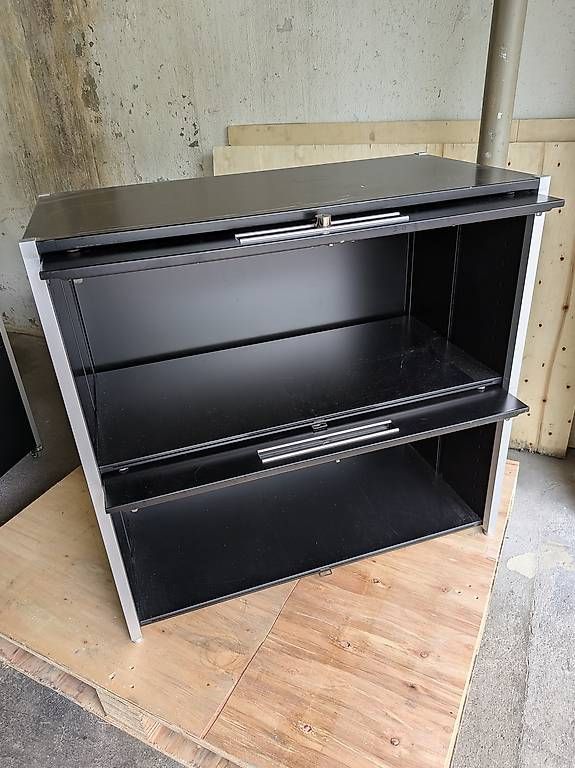 Armadi: Schwarz Metall Schrank – Usato da Bern venduto da BeteranoMarket 1