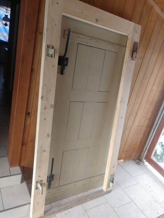 HOLZTÜRE FÜR KELLER 2