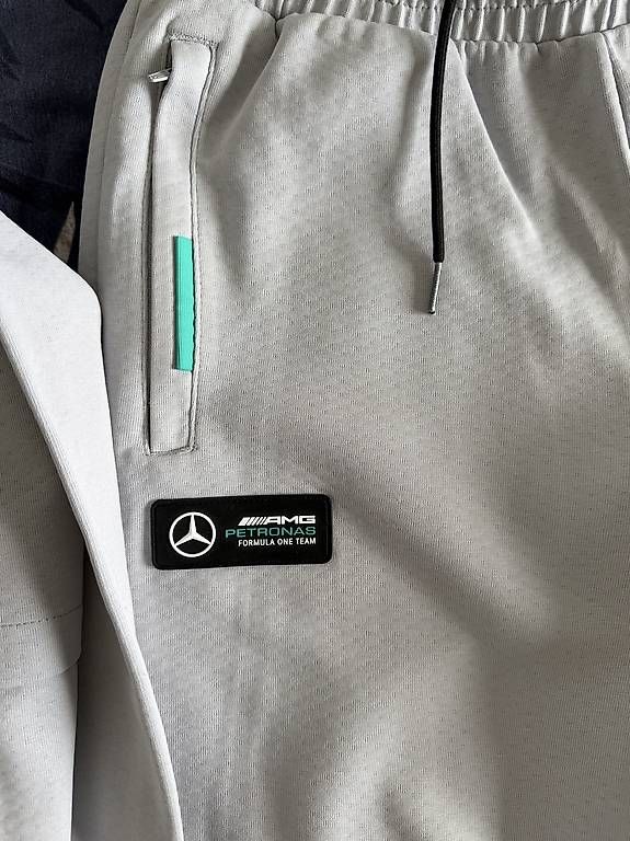 Kleiderpakete: Ensemble training Mercedes – Gebraucht aus Bulle von Preteni 1