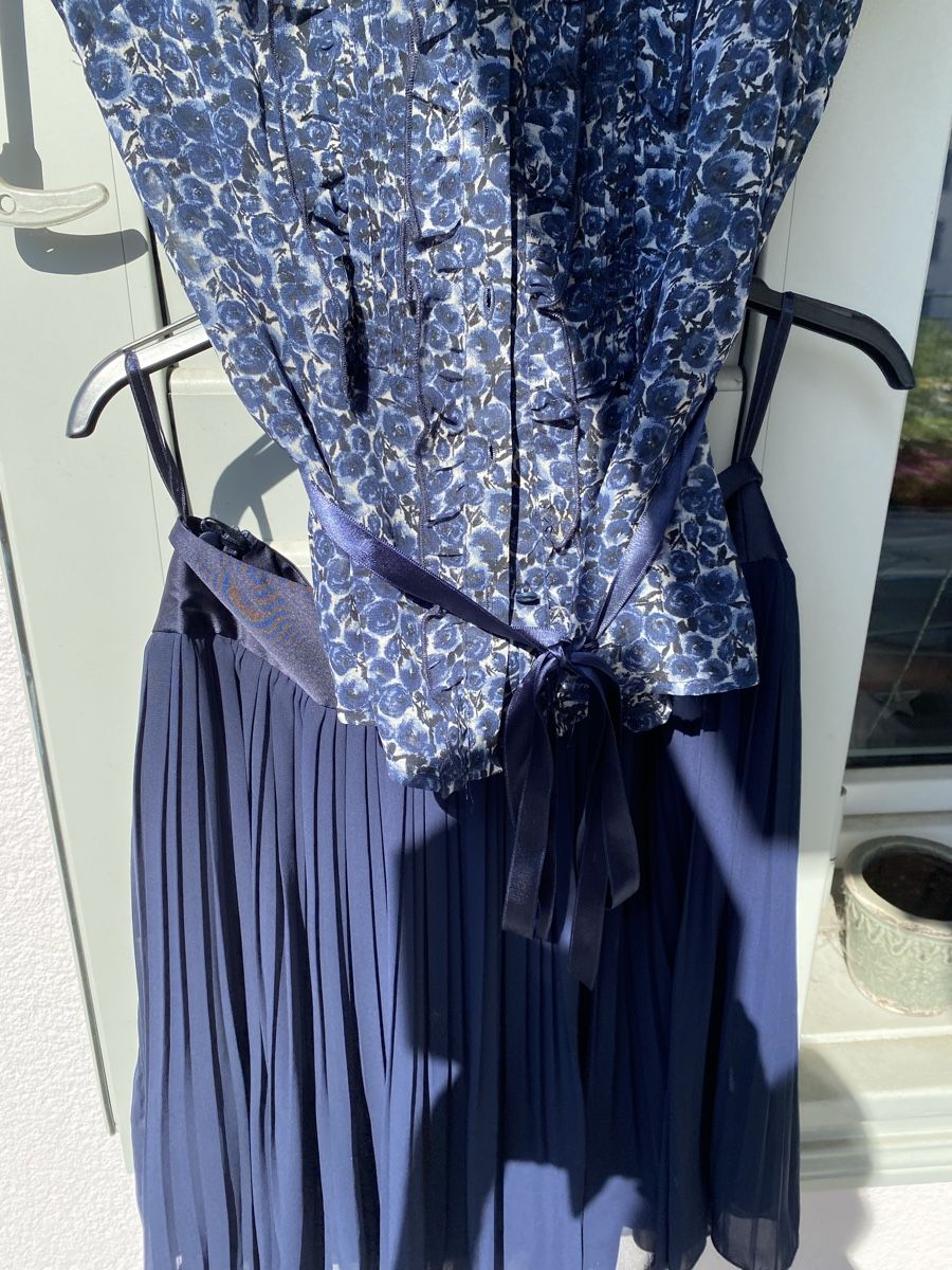 H&M Camicette: Pliseé Jupe mit Bluse – Usato da Mettmenstetten venduto da Eve_hy8n 1