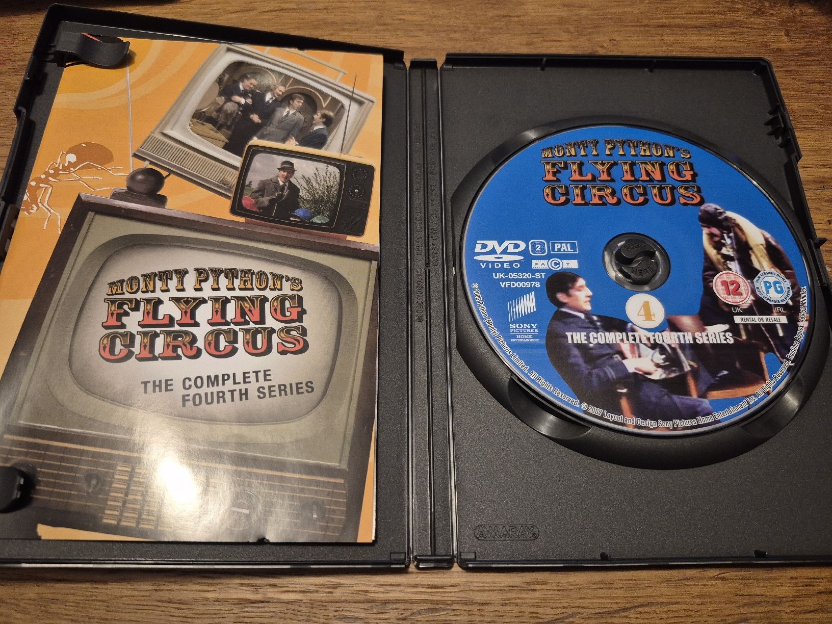 Tutti i DVDs: Monty Python's Flying Circus - Staffel 4 DVD - Kult! English – Usato da Oberembrach venduto da giu_7ksd 3