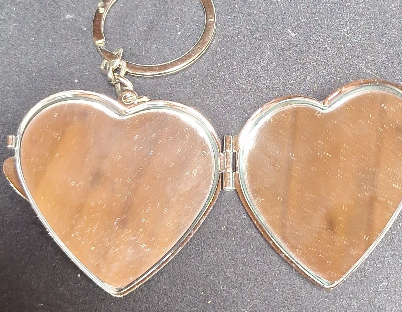 Portachiavi: Porte-clés coeur médaillon  bon état – Usato da Crans VD venduto da Yobia8