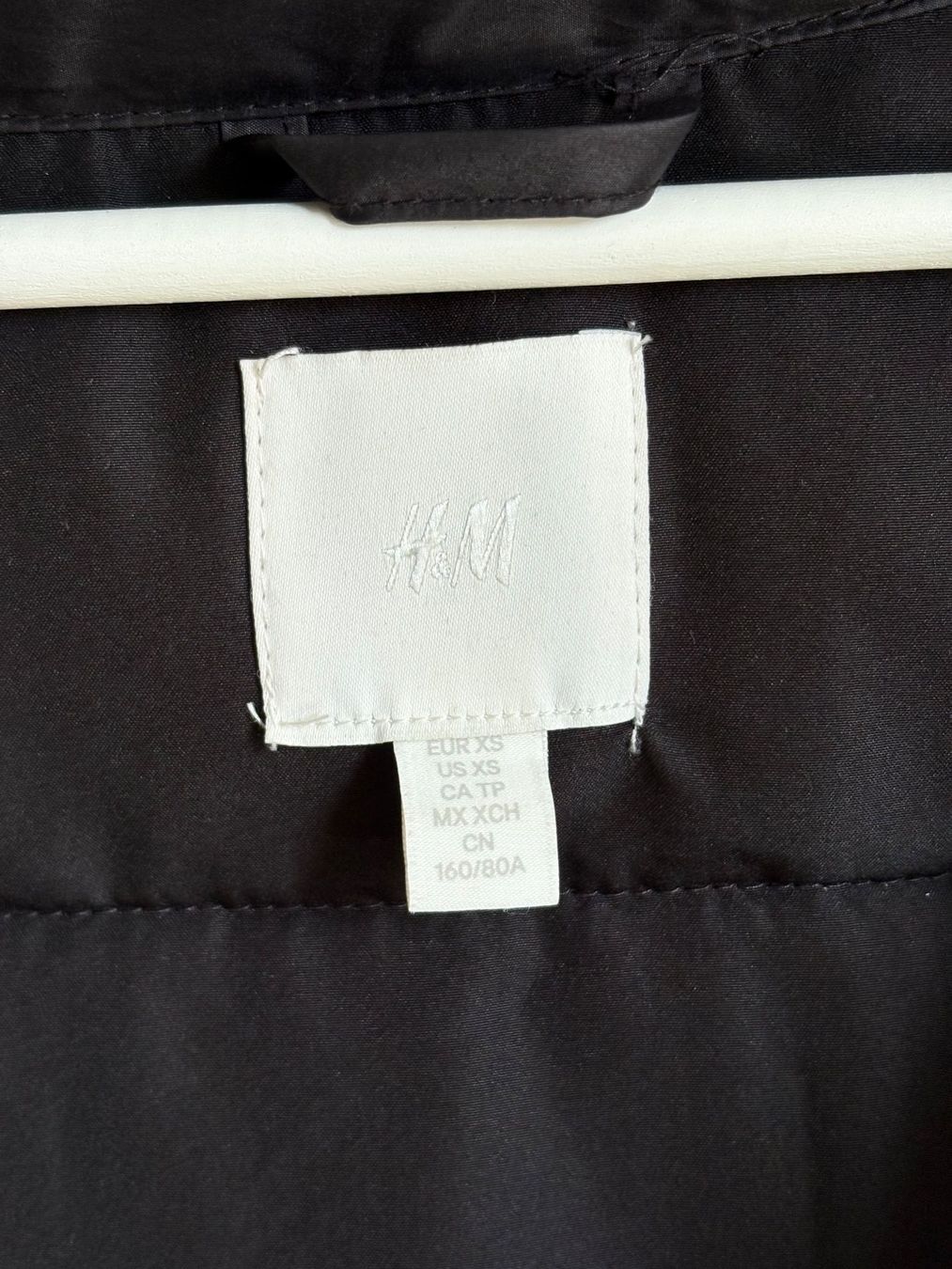 H&M Gilet & Giacche: schwarzes Gilet – Nuovo (secondo la descrizione) da Zürich venduto da bbbggg 5