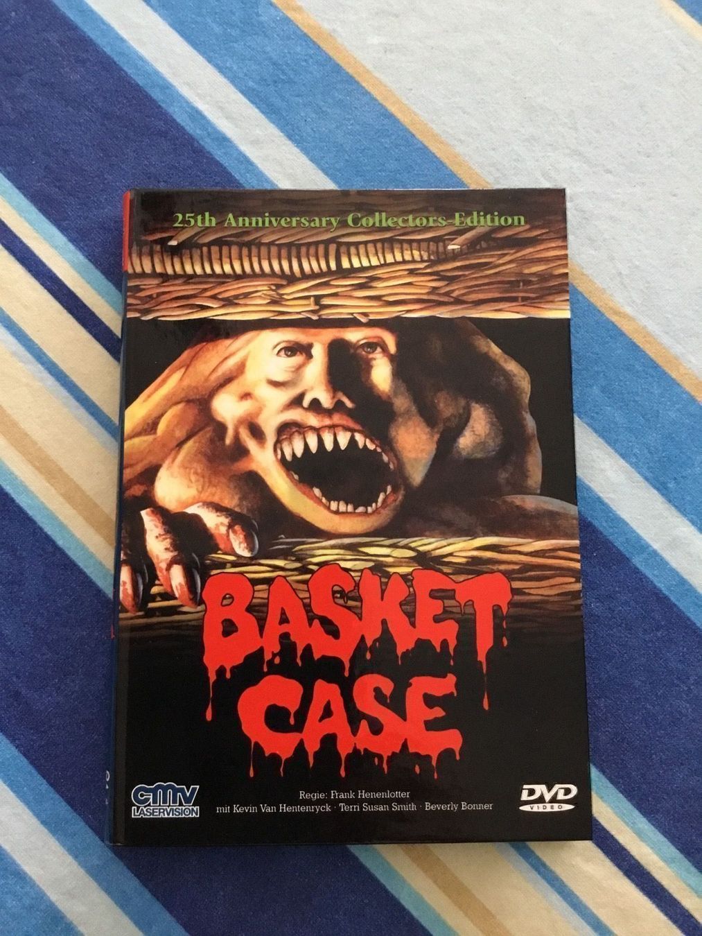 Tutti i DVDs: Basket Case dvd Kleine Hartbox Uncut – Nuovo (secondo la descrizione) da Blauen venduto da berlingo65