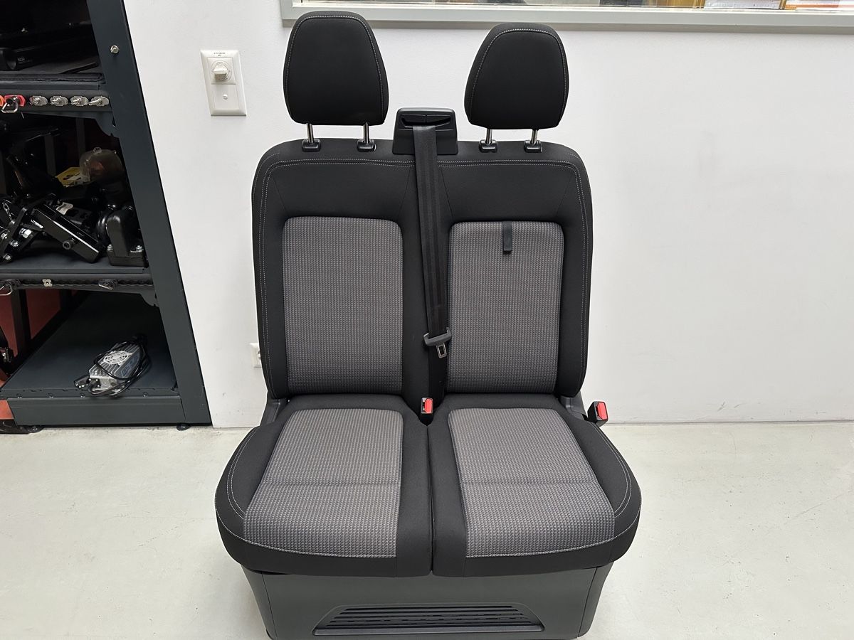 VW Tutti i ricambio: VW NEW Transporter Doppelbank – Nuovo (secondo la descrizione) da Alpnach-Dorf venduto da Skai0