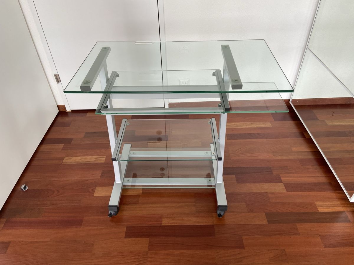 Tavoli: Computertisch aus Glas auf Rollen – Usato da Wetzikon ZH venduto da tob_kd57