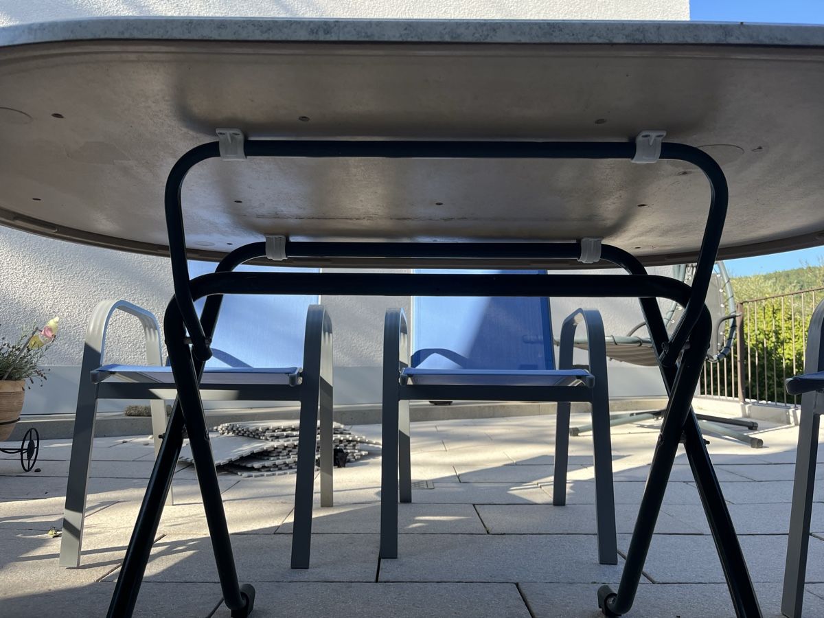 Set di tavolo e panche: Tisch- und Stuhlset – Usato da Winterthur venduto da e_u_f8l2 9