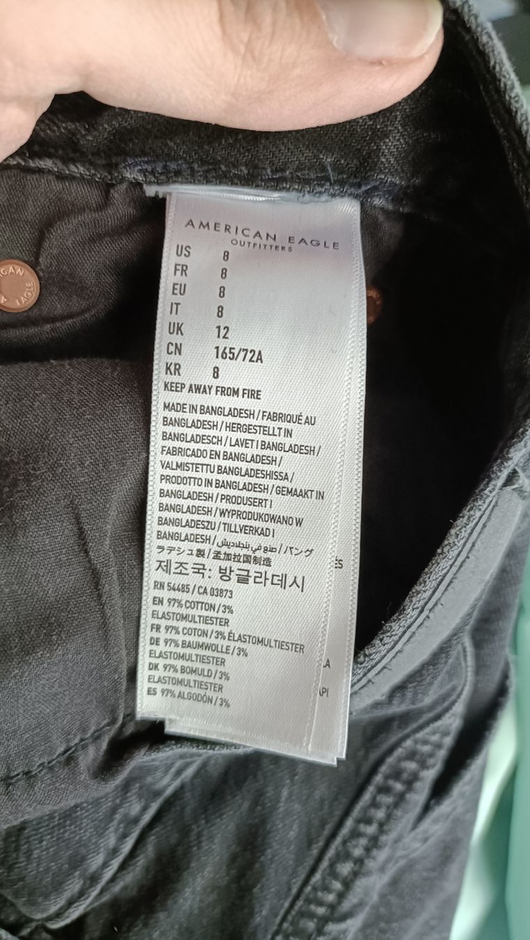 American Eagle Jeans: American Eagle Destroyed Jeans Shorts, Schwarz, Gr. 8 – Usato da Näfels venduto da CH.Kchlineknopf 2
