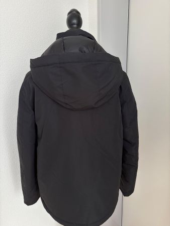 Schwarze Winterjacke, Grösse 36