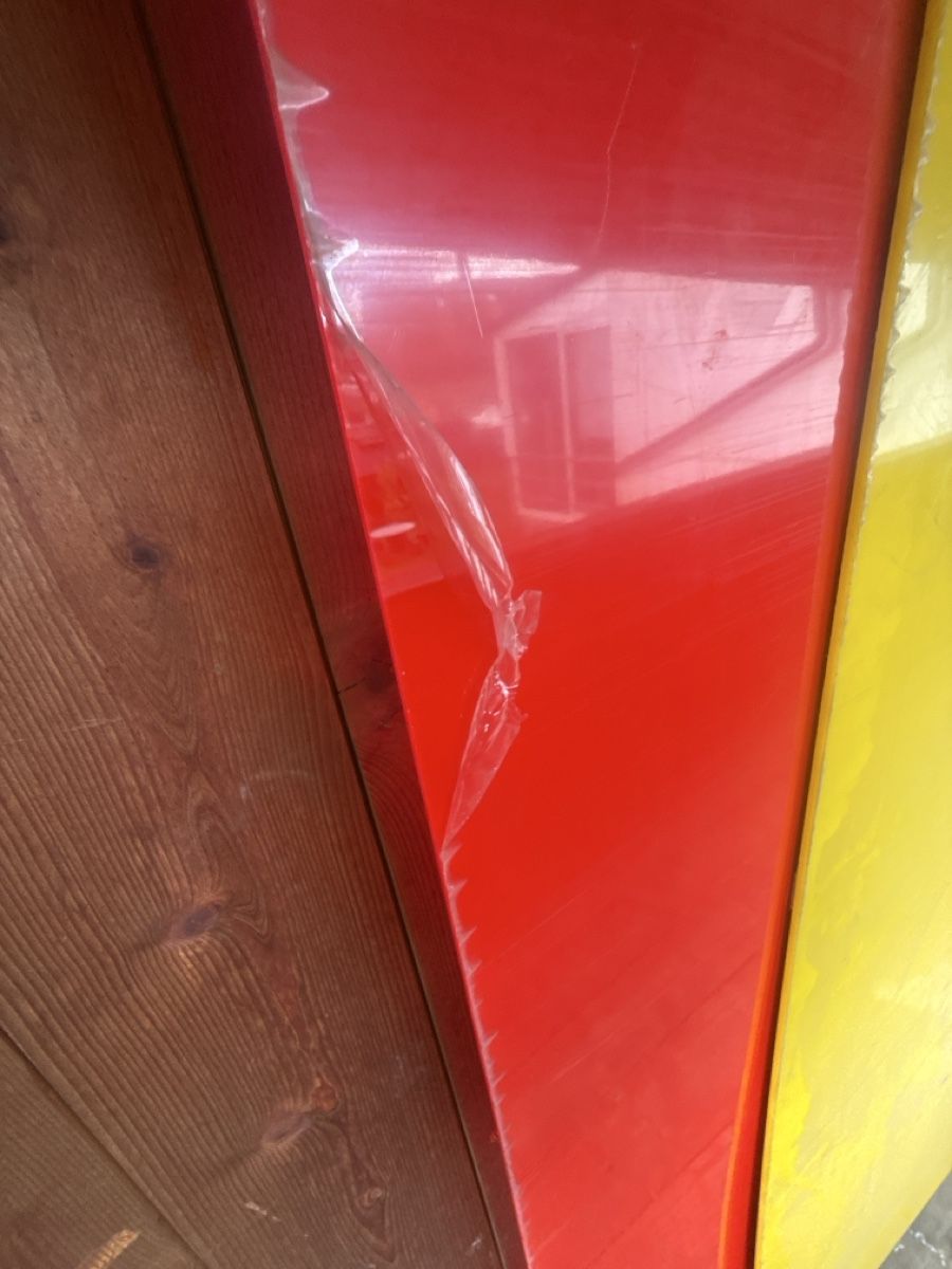 Servierplatten: Plexiglas rot  – Gebraucht aus Langnau i. E. von Acrjl 2