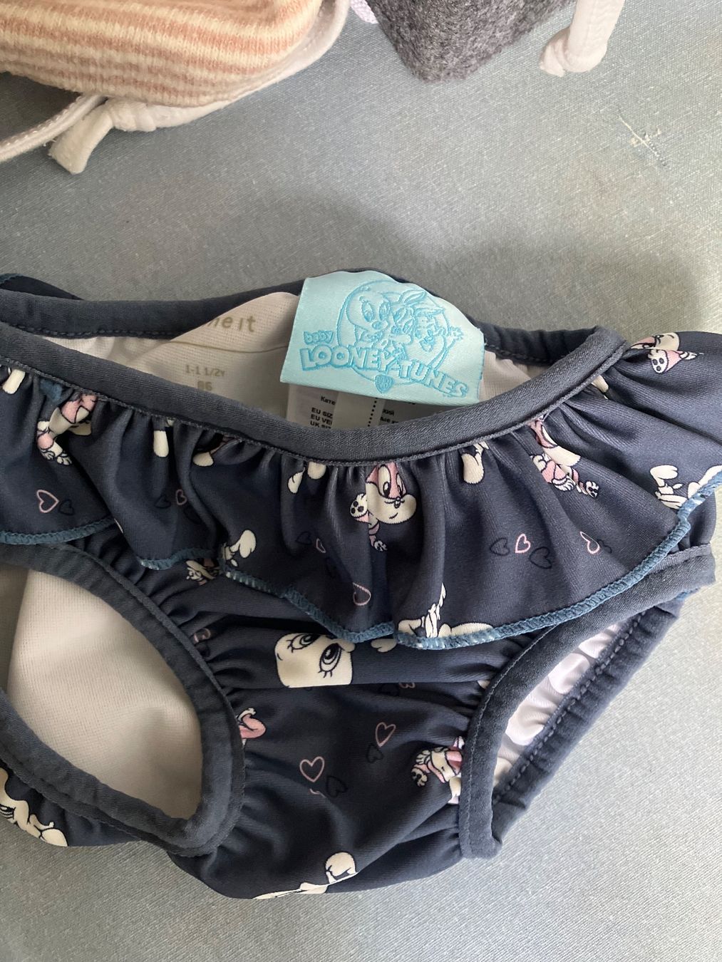 Badekleider & Bikinis: Name it Badehose Looney Tunes Gr. 86 – Neu (gemäss Beschreibung) aus Zug von Crunch2026