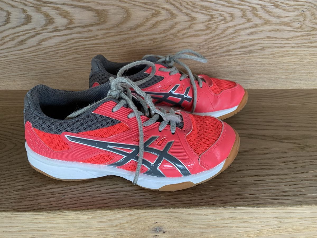 Asics Scarpe per ragazzi: Schuhe asics Gr. 33.5 – Usato da Lützelflüh-Goldb venduto da N.H.