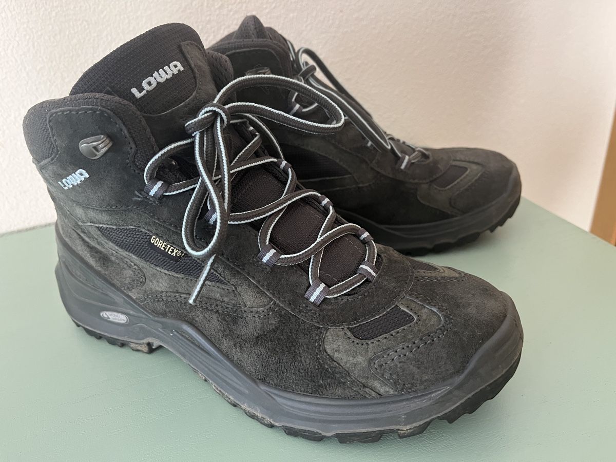 Lowa Herrenschuhe: LOWA Wanderschuhe 41 – Gebraucht aus Uster von arcobalena02