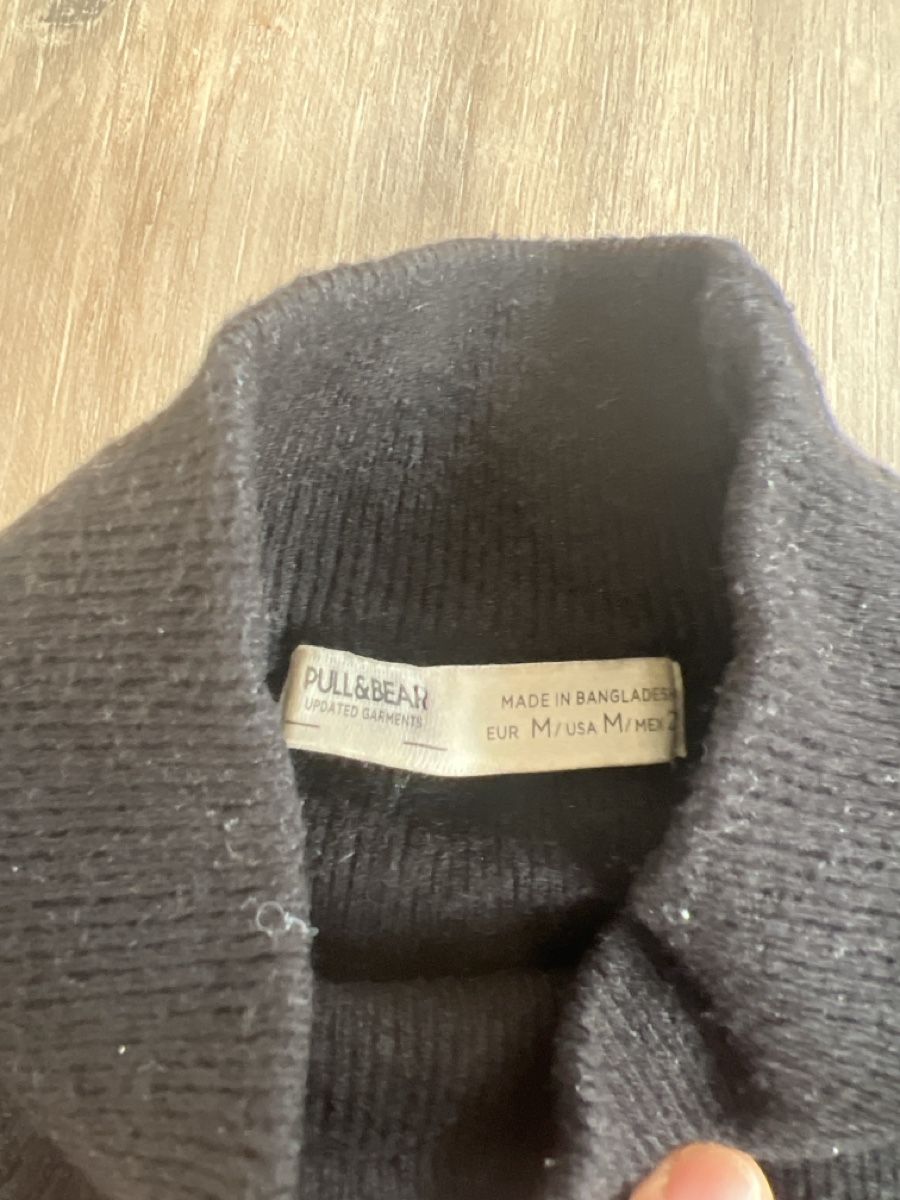 Pull&Bear Maglioni & Felpe: Schwarzer bauchfreier Kragenpulli – Usato da Bremgarten AG venduto da Anna1999999 1