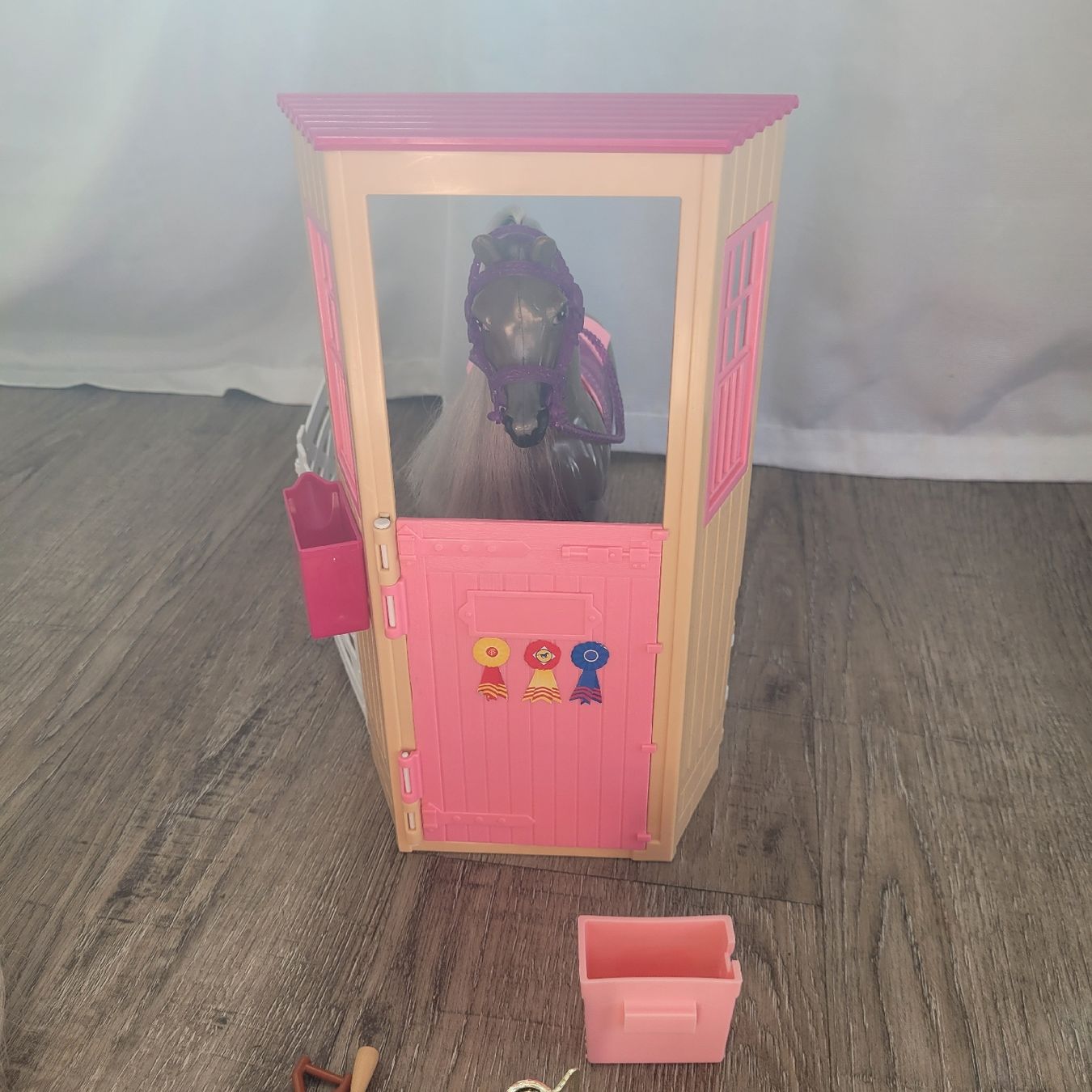 Spielzeuge: Barbie Pferde Stall und Zubehör – Gebraucht aus Niederbuchsiten von klengyel 5