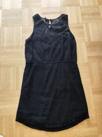 Rip Curl Sommerkleid schwarz mit Spitzeneinsatz – Gr. S