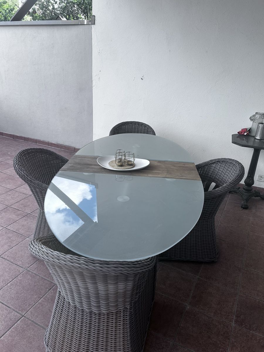 Tavoli: Adjustable glass and wood outside table - good condition  – Usato da Rolle venduto da wwi_qn7w 1