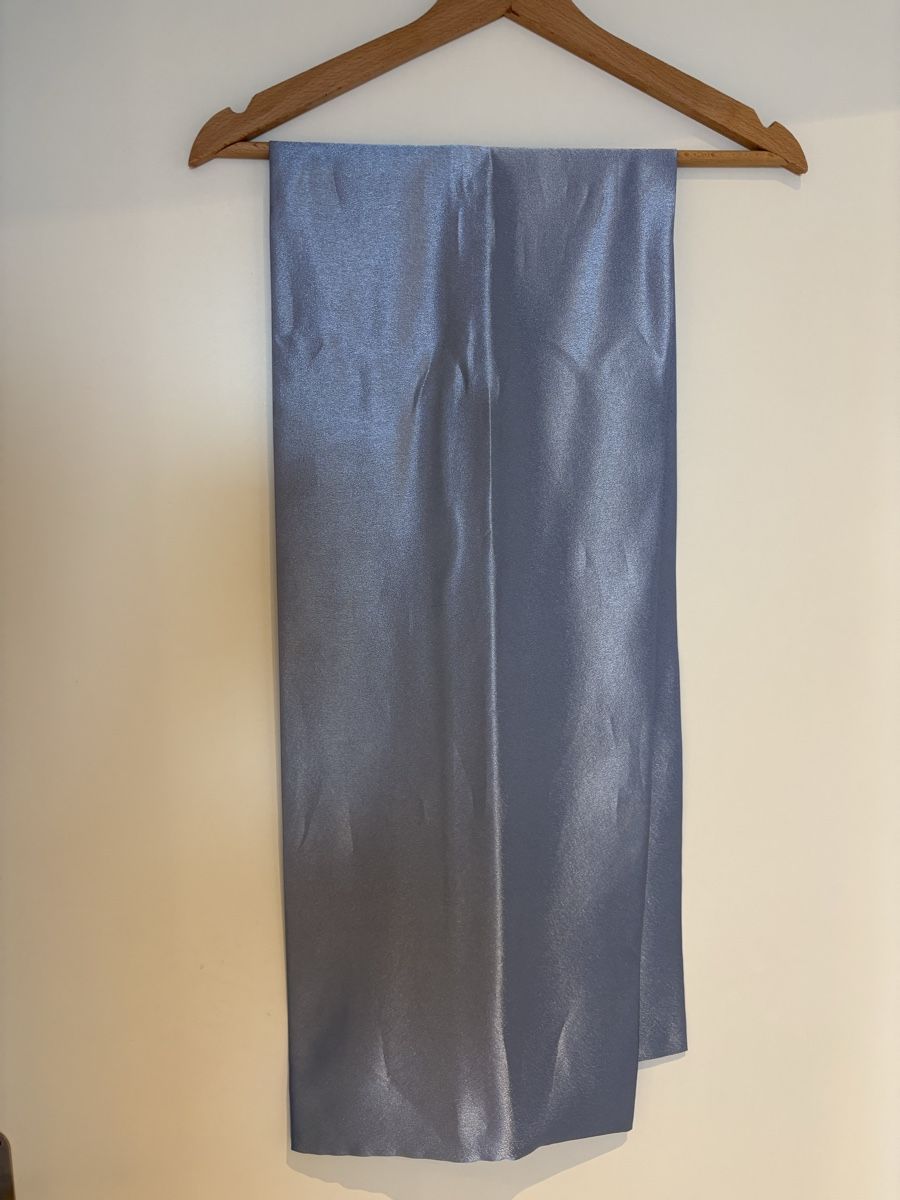 Kleider: Samtig, schimmerndes hellblaues Kleid, 36/38 – Gebraucht aus Kloten von Eilahtan77 3