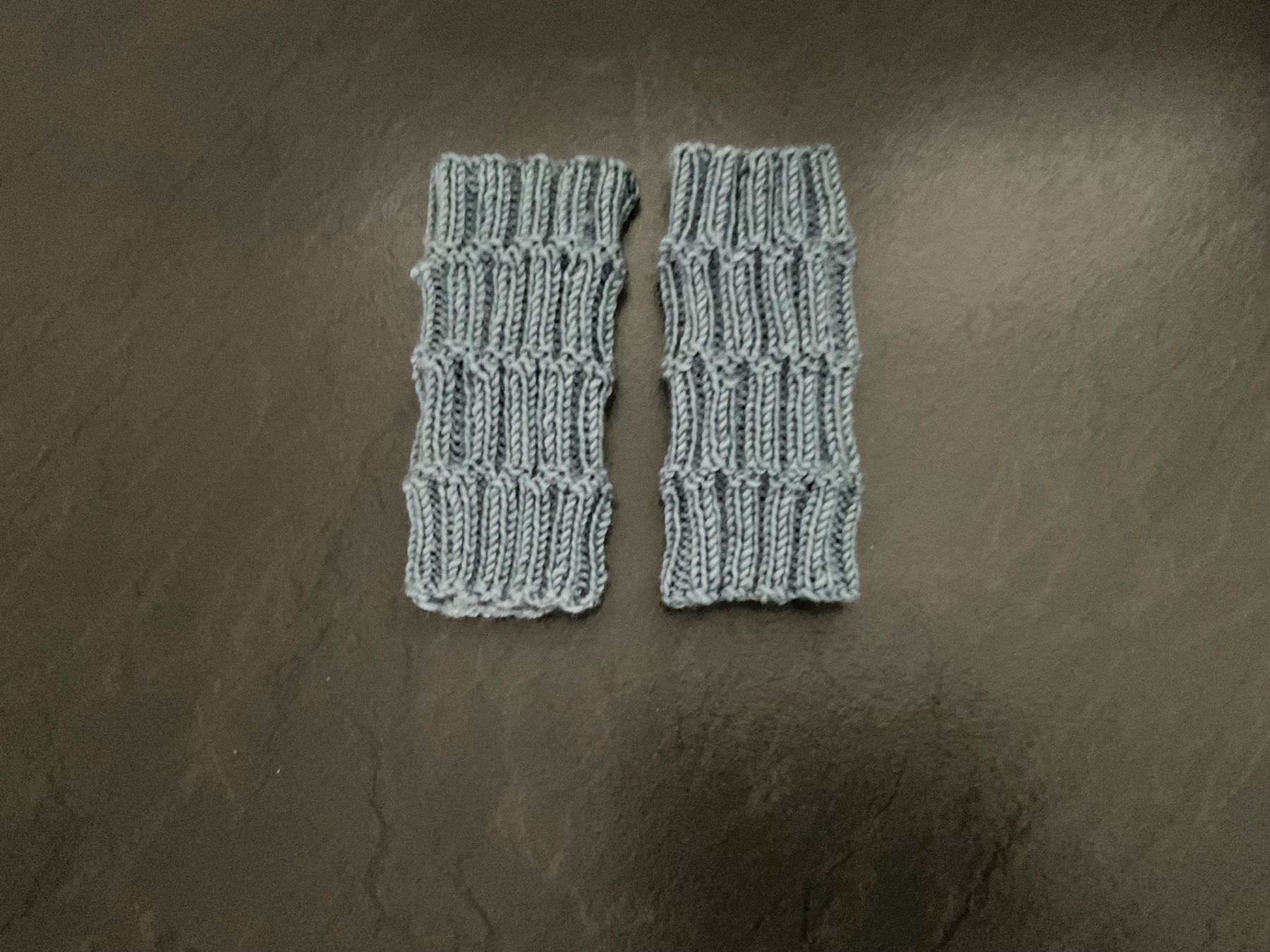 Handschuhe & Handstulpen: Handgestrickte Pulswärmer, Graublau Winter, – Neu (gemäss Beschreibung) aus Wetzikon ZH von FeeF