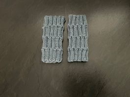 Handgestrickte Pulswärmer, Graublau Winter,