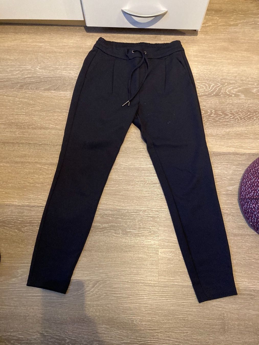 Pantaloni: Dunkelblaue Stoffhose Gr. XS – Usato da Thun venduto da Vans_98