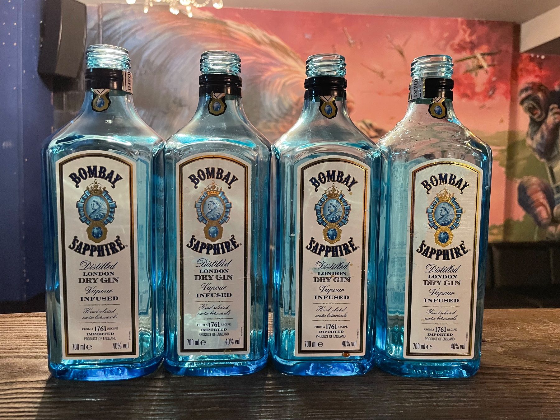Sonstiges: 4 Stk. leere Bombay Gin Flaschen – Gebraucht aus Sutz von fx05