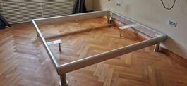 Doppel-Bettgestell massiv ohne Lattenrost 2m x 1,8 m