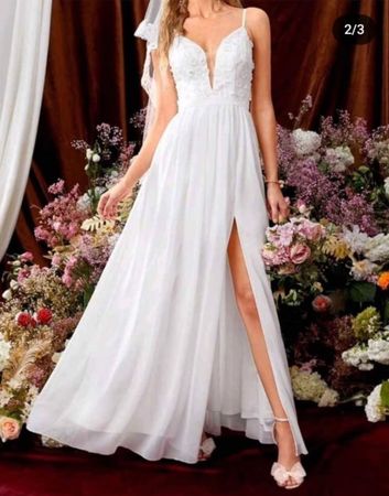 Robe longue magnifique blanche avec ouverture. Taille L