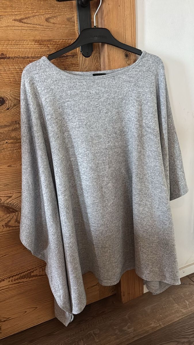 Chemisiers: Poncho VILLA one size – D'occasion à Matran par BeMaLe
