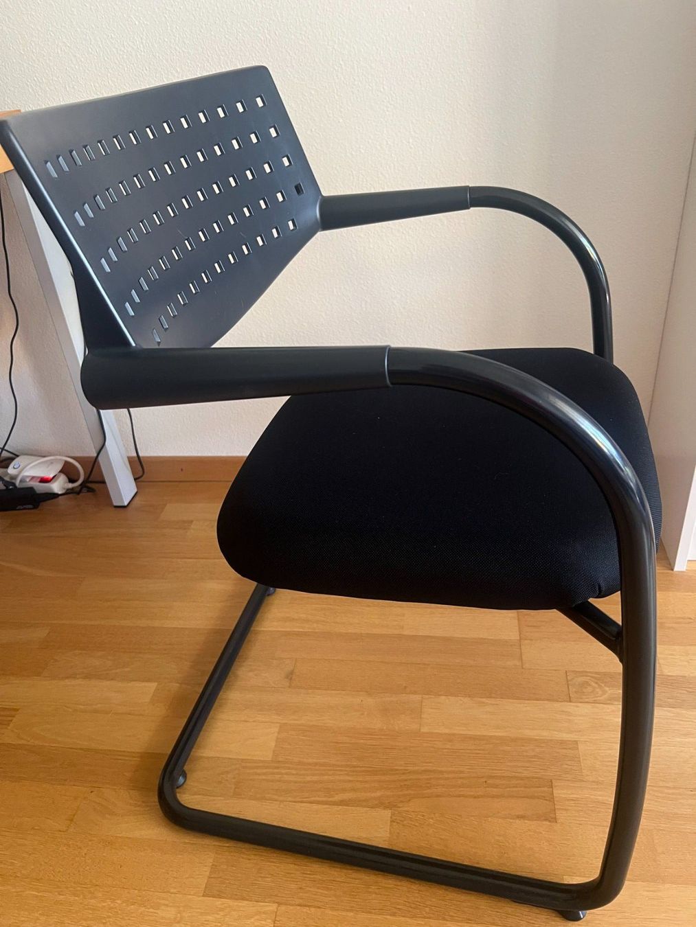 Vitra Stühle: 4 originale Vitra vis à vis Freischwinger Stühle – Gebraucht aus Zürich von delize 1