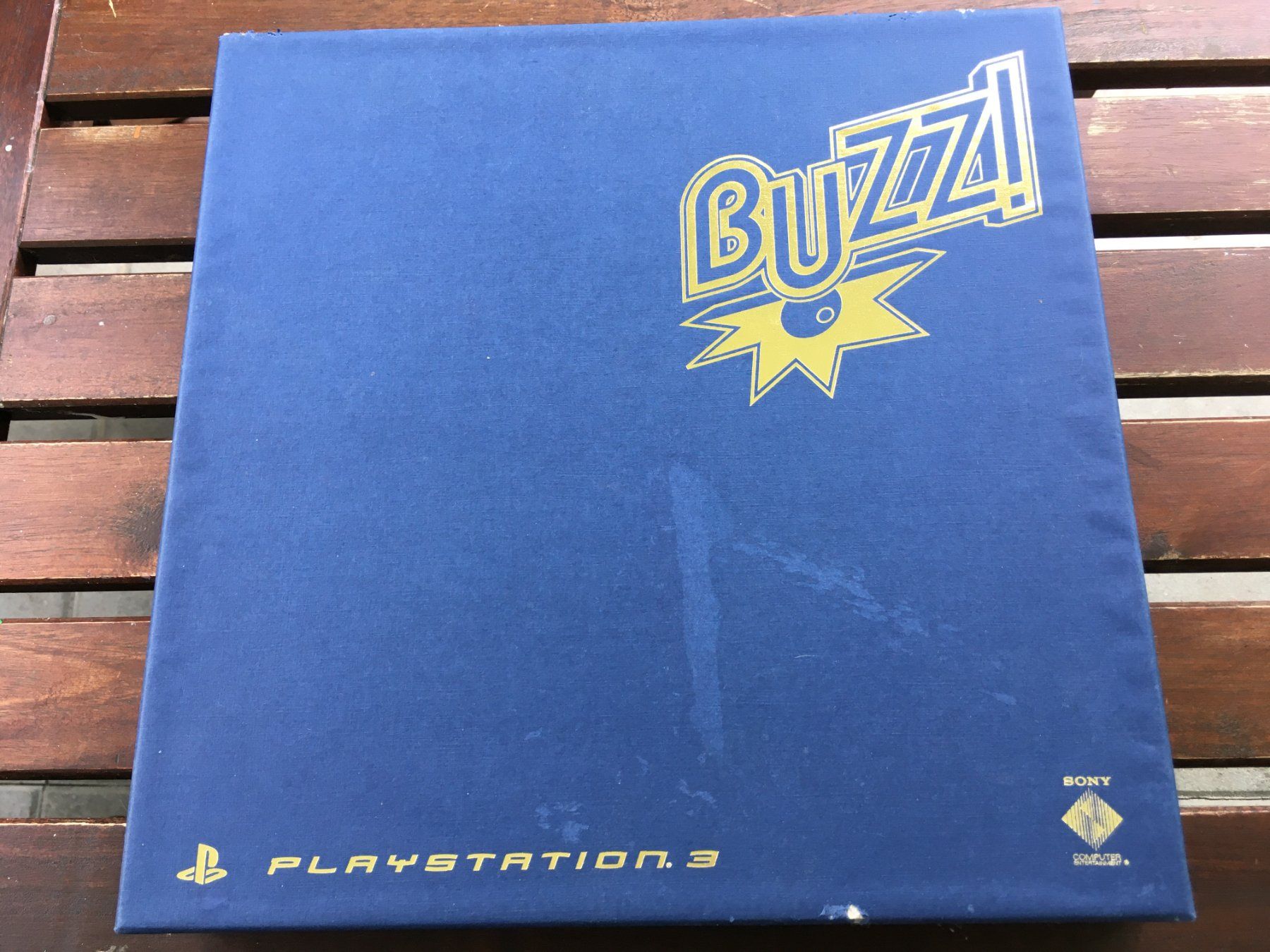 Sony Giochi: Buzz! Quiz World-Set PS3 4x Buzz Controller in Box – Usato da St.Gallen venduto da sjosjo 1