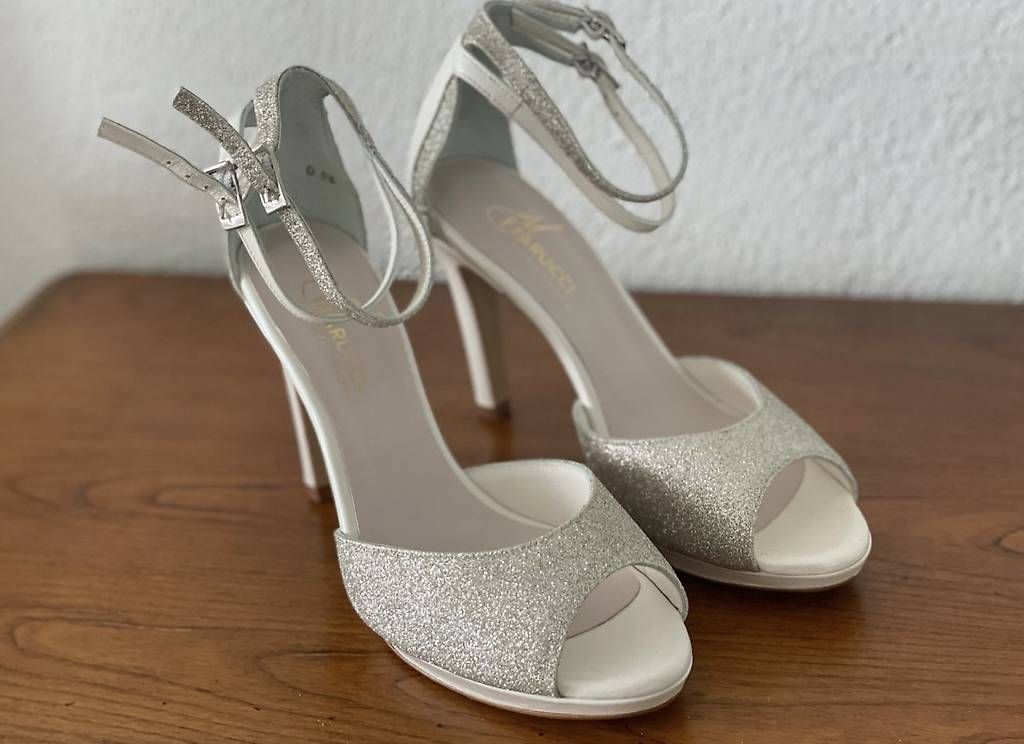 Scarpe da donna: Damenschuhe neu EU 38 – Usato da Bergdietikon venduto da sbones