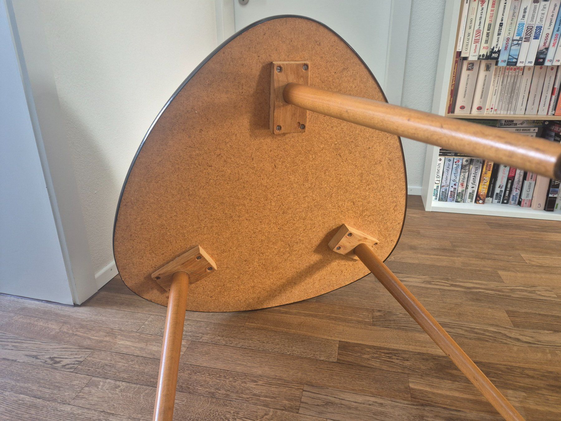 Tavoli: Vintage mid century kidney shaped coffee table – Usato da Zürich venduto da monadiederich 3