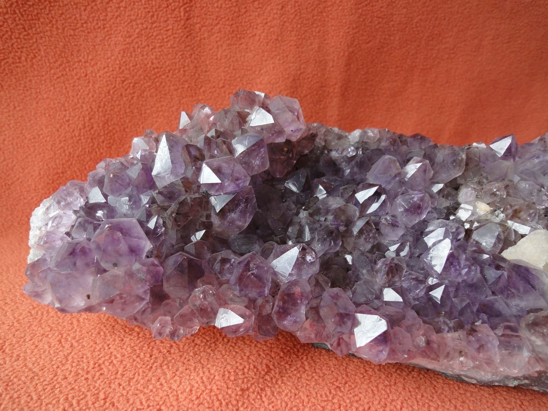 Mineralien & Heilsteine: Amethyst-Stufe mit Einschüssen – Gebraucht aus Chur von omonia 6