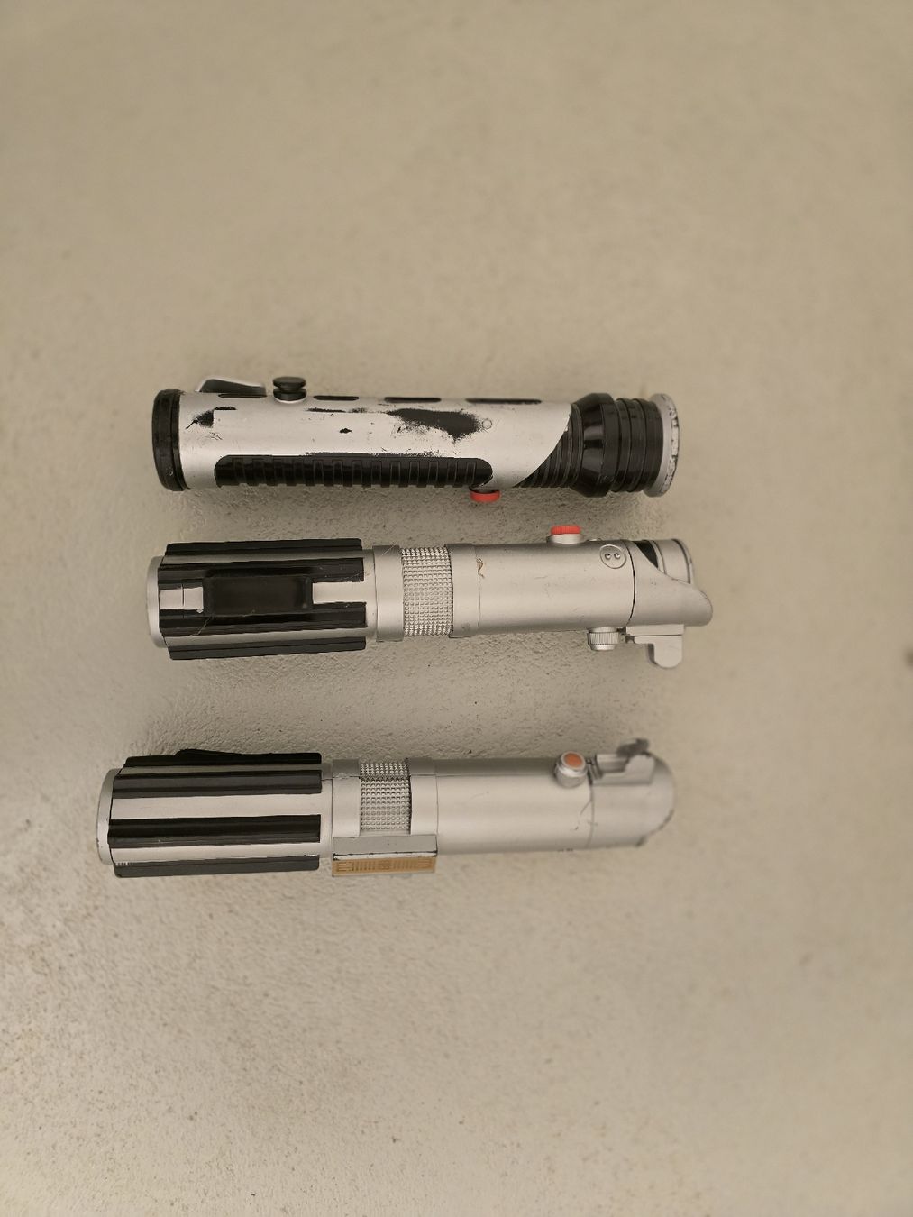 Star Wars Spielzeuge: 3 alte Star‑Wars Deko‑Lichtschwerter – Sammlung – Gebraucht aus Untersiggenthal von JayRoguehand 1