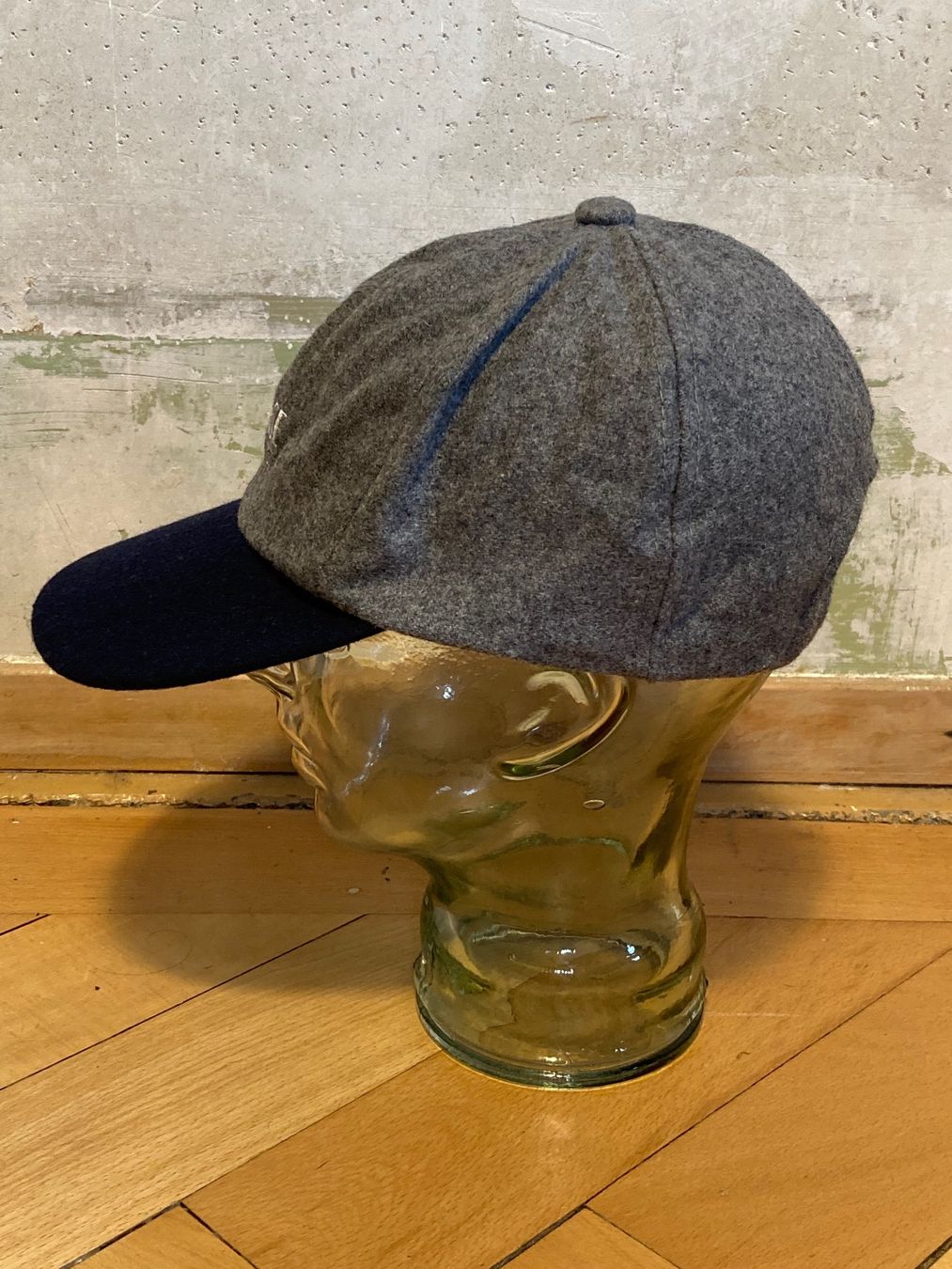 Copricapi, berretti & cappellini: Vintage 90s Keratase L'Oréal Wool – Usato da Zürich venduto da le_souk 1